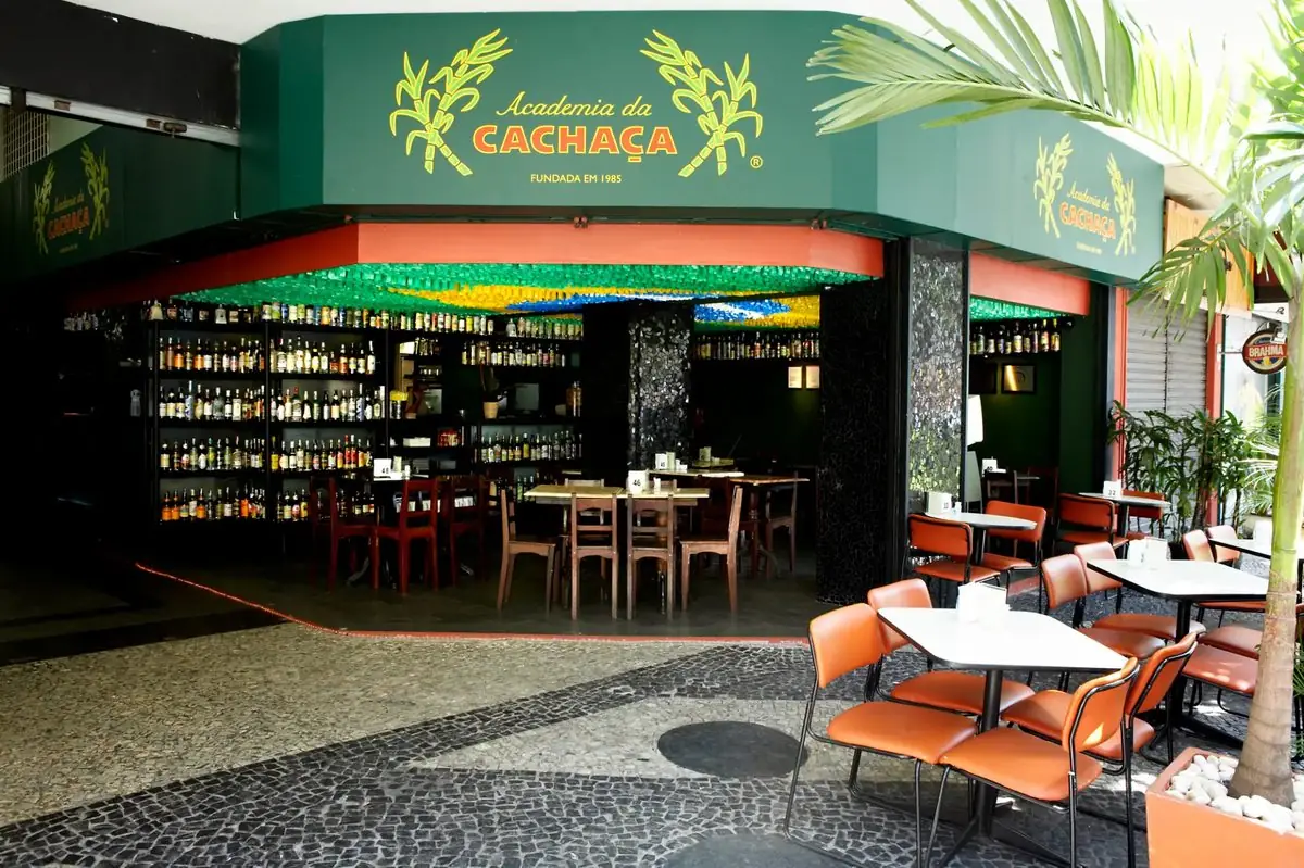 Academia da Cachaça Leblon — main hall with guests