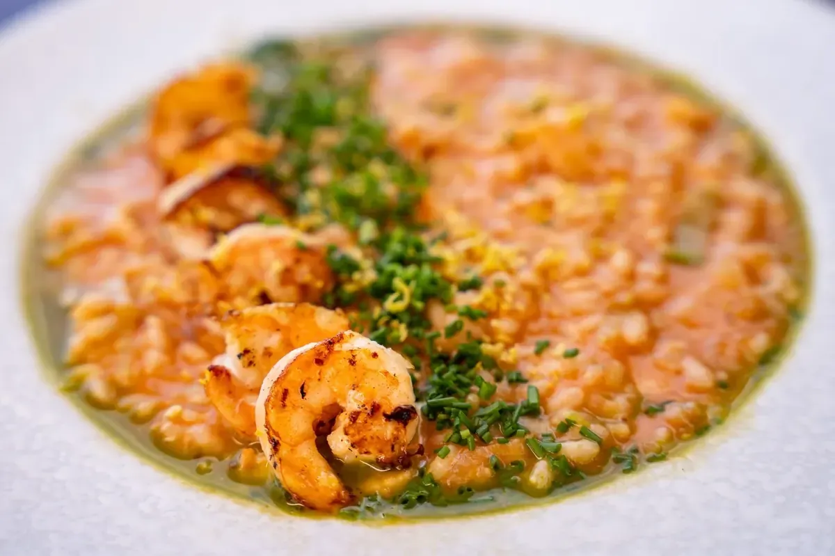 Bobó de camarão com azeite de dendê — especialidade da Embaixada Carioca, restaurante no Morro da Urca com vista para o Pão de Açúcar