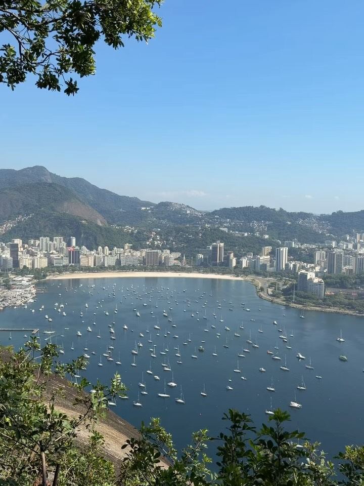 Post de Embaixada Carioca en Instagram — Guía del Morro da Urca: qué hacer después del teleférico