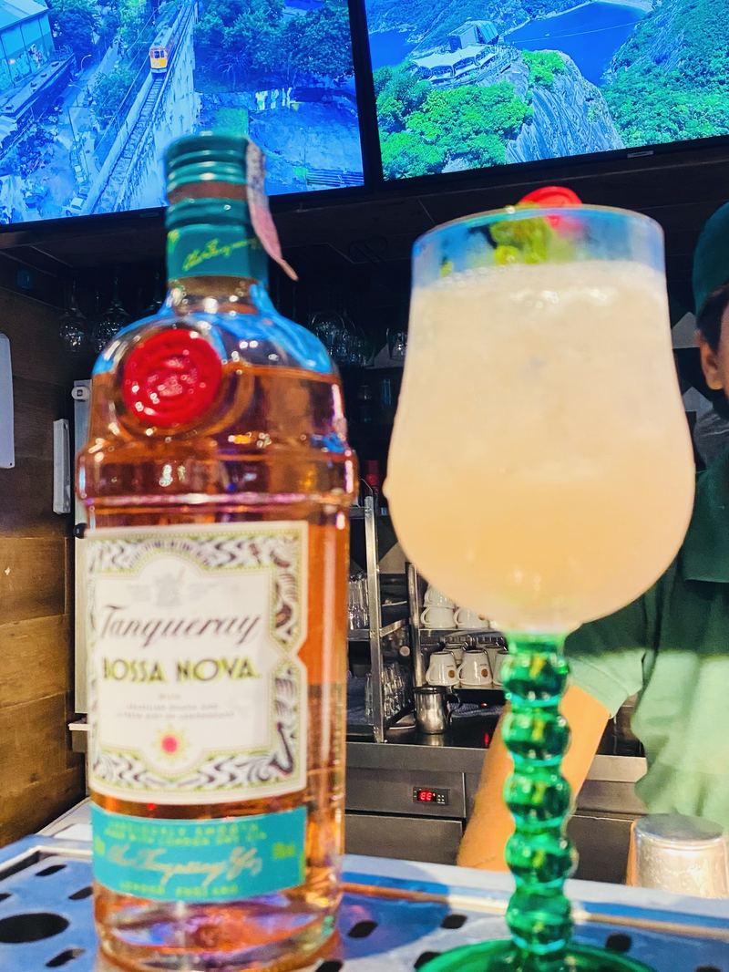 Post de Embaixada Carioca en Instagram — Bossa Nova Sour, cóctel exclusivo con vista al Pan de Azúcar
